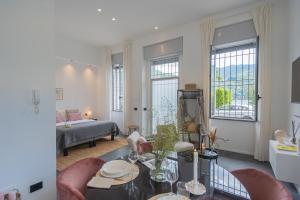 Piccola Como Lotus by RentComo