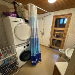 Ground floor 3 bedroom apartment, free parking