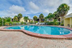 4 Mi to Siesta Key Beach: Condo w/ Pool Access