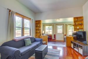 Less Than 1 Mi to Coquille River Cottage with Private Yard!