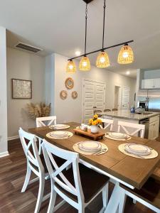Brand New 3BR 3BA Designer Home - Families, Groups, Golf, Beach, Parking