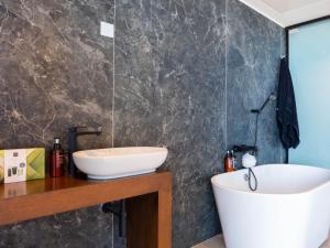 Mercury Tower - 25th Floor Suite