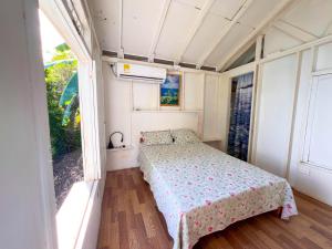 Beautiful beach cabin for two