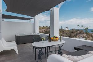 Red Beach Harmony suites Modestos