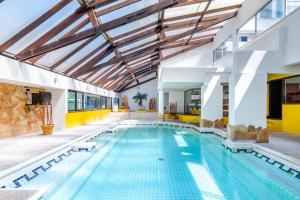 Piscina climatizada a pasitos de la Mansa