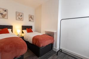 3 Bed House Bedford Free Parking