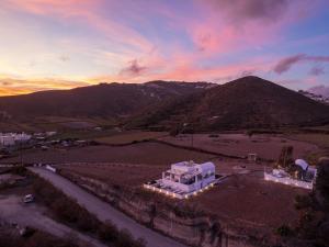 Red Beach Harmony suites Modestos