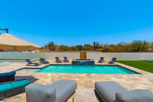 3 BR Home, Spacious Backyard with Pool