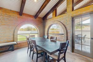 3 BR Home, Spacious Backyard with Pool