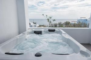 Red Beach Harmony suites Modestos