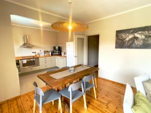 CAL QuEROL LlíViA - Venta fortaits y alquiler material esquí en el mismo edificio