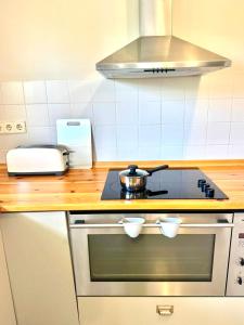 CAL QuEROL LlíViA - Venta fortaits y alquiler material esquí en el mismo edificio