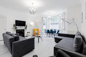 Luxurious & Spacious 2BR APR in Earls Court!