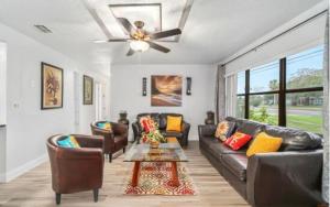 Near beach, airport, downtown