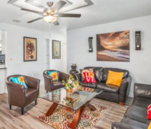 Near beach, airport, downtown