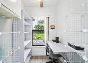 Near beach, airport, downtown