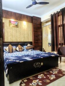 Vrindavan Divine Nest Near Prem Mandir and Iskcon -2BHK Apartment #Lift #ACRooms #Wifi #Family #Couple #FreeParking #Park #2Rooms 2-6 People