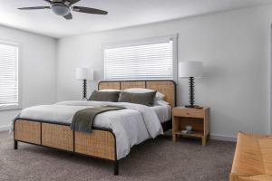 Gruene Haus - Hot Tub Fire Pit & Sleeps 11