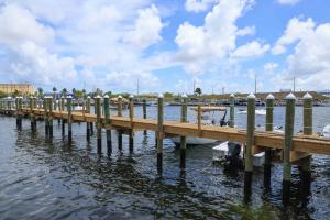 Bayview South 801 Eisenhower Dr. #6