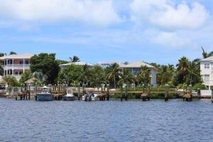 Bayview South 801 Eisenhower Dr. #6