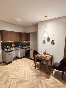 Studio chaleureux 50m2 avec cuisine au centre de casa et proche du tramway ghandi