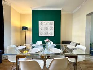 2 Bedroom Flat In Central London