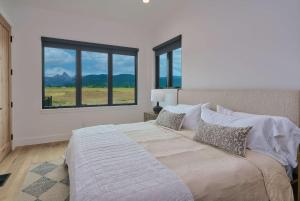 Panoramic Teton Views - Hot Tub - Theater Room