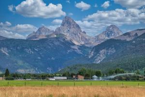 Panoramic Teton Views - Hot Tub - Theater Room