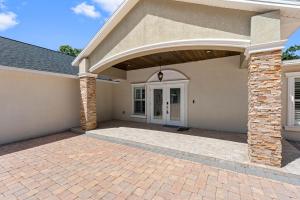 Stunning 5-Bedroom Lakefront Retreat!