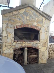 Apartments by the sea Brist, Makarska - 11039