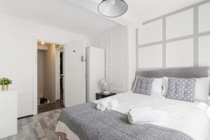 4BR Central London Townhouse