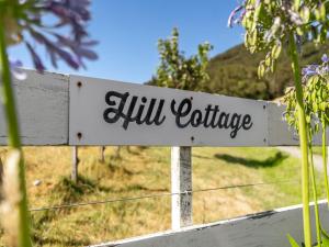 Hill Cottage - Featherston Holiday Home
