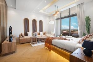 Lux 3 BR Sea View Condo with Pool & Sauna In Marina