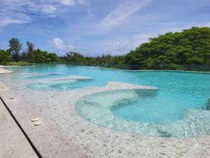 Laguna Residence, Pool View