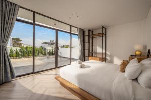 Sora Villa, 4BDR, Large Pool & Elevator Access