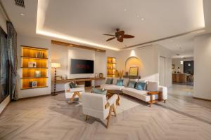 Sora Villa, 4BDR, Large Pool & Elevator Access