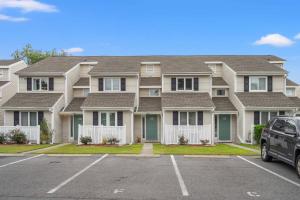 Unique Golfside 1 BR w Bonus Room Condo- Peaceful Surfside location