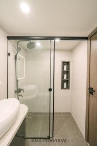 Oldquarter-Trainstreet-Elevator-Balcony-FreeNetflix-FreeStorage