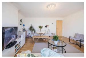 The Green Escape Woodford