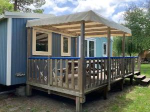 Mobil-home familial avec terrasse à Vendays-Montalivet - API-1-52-362