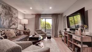 Charming & Comfy Condo in the Heart of Old Town!