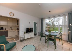 Cozy 4-Person Stay at Rustenpolder