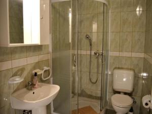 Apartment with shared swimming pool