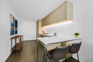 Home in the Sky 58th Floor Apt at Australia 108