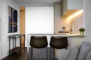 Home in the Sky 58th Floor Apt at Australia 108