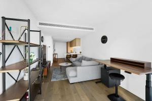 Home in the Sky 58th Floor Apt at Australia 108