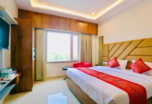 Luxury stay by Pride Dabok - near Udaipur Airport