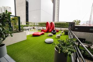 Solstice Studio Urban Sunset in Bo Escalante