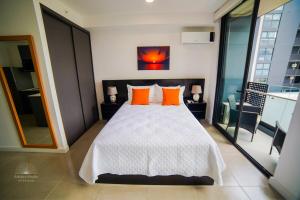 Solstice Studio Urban Sunset in Bo Escalante