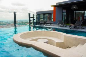 Solstice Studio Urban Sunset in Bo Escalante